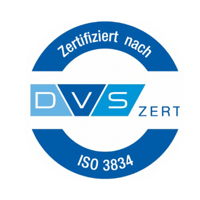 Kreisförmiges Logo in Blau und Weiß mit dem Schriftzug "Zertifiziert nach ISO 3834" und "DVS ZERT" in der Mitte, das die Zertifizierung nach der Norm ISO 3834 für Maschinenbauteile hervorhebt.